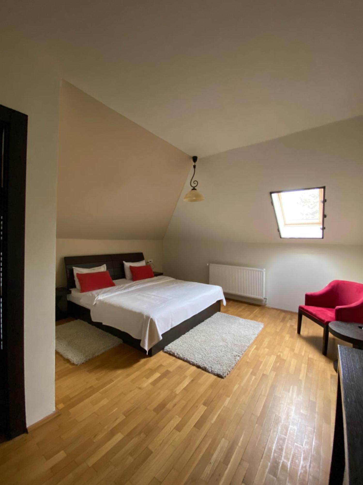 Cetatuia Hotel Magura  Ngoại thất bức ảnh