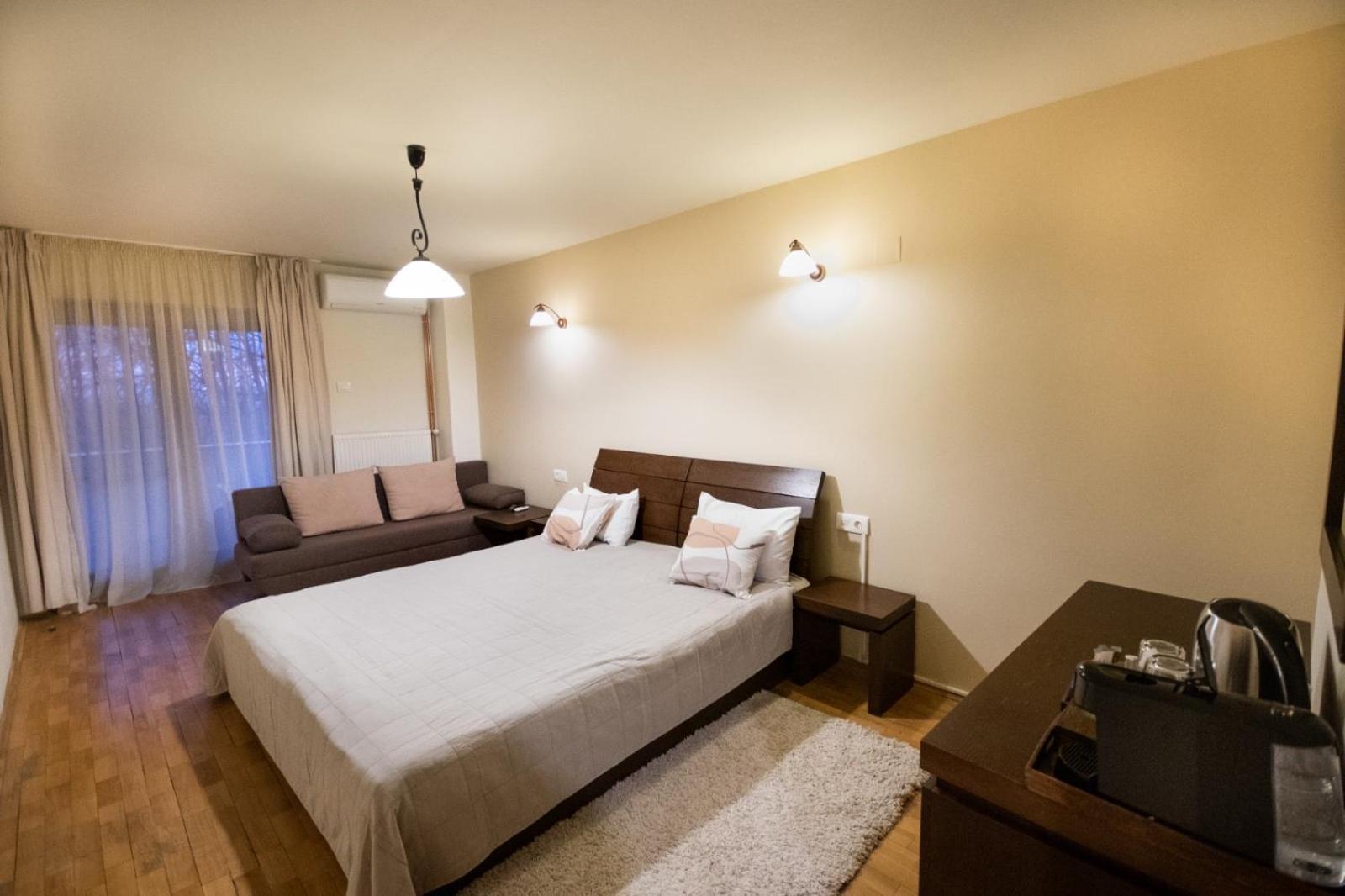 Cetatuia Hotel Magura  Ngoại thất bức ảnh