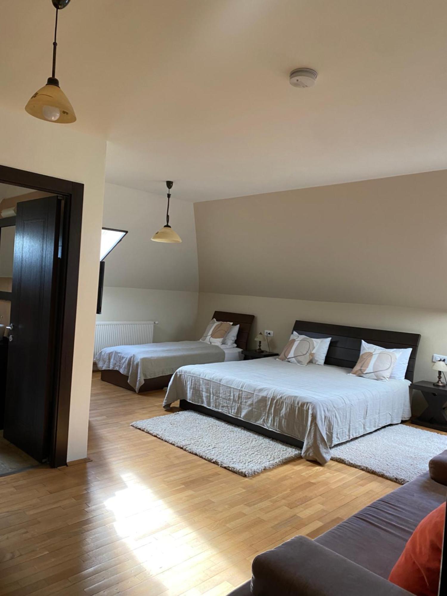 Cetatuia Hotel Magura  Ngoại thất bức ảnh